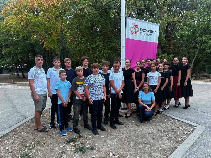 ZÁNKÁN TÁBOROZTAK A PETŐFI KULTÚRKÖR TAGJAI
