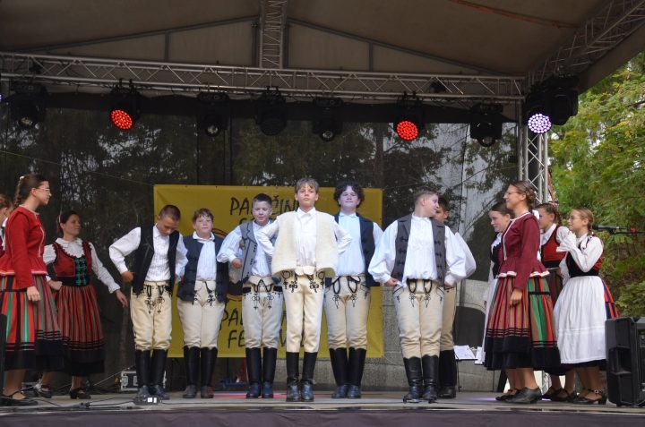 A PALACSINTAFESZTIVÁLON LÉPETT FEL A CSIBÉSZ TÁNCEGYÜTTES