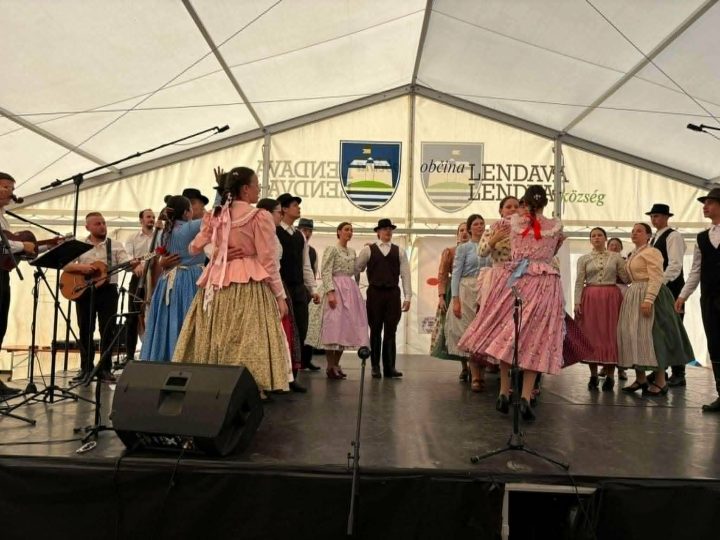 XV. NEMZETKÖZI NÉPTÁNCFESZTIVÁL LENDVÁN-A Kiscimbora táncegyüttes fellépése