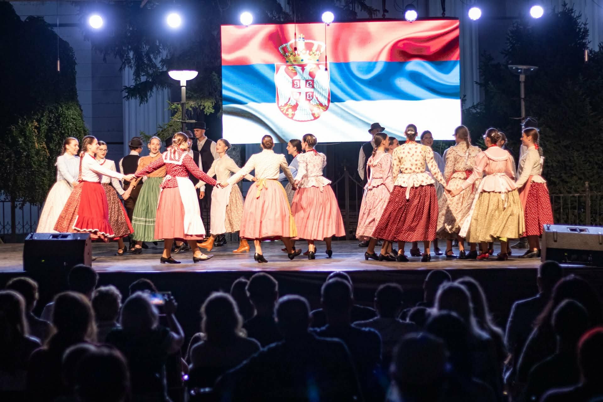 A 11. FOLK FESTEN MUTATKOZOTT BE A KISCIMBORA TÁNCEGYÜTTES